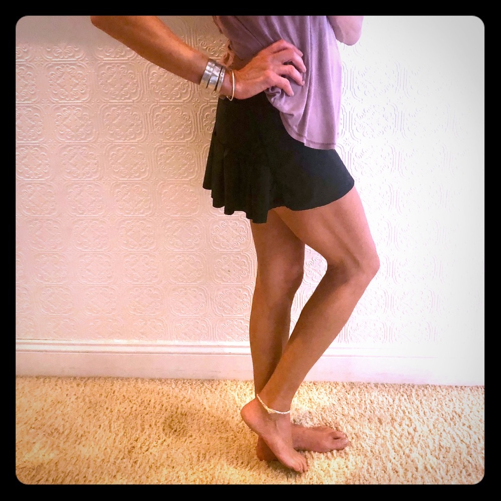 Lululemon BLK ruffled running skirt (skort) sz 6